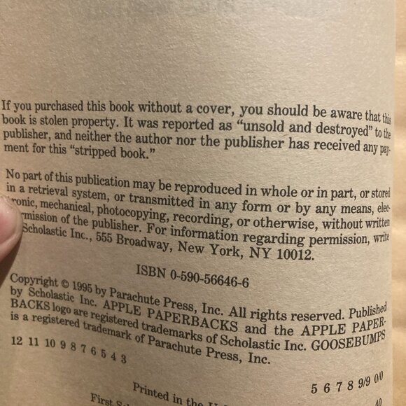 Vintage Book-Goosebumps Trapped in Bat Wing Hall 1996-RL Stine-Choose the Scare - Picture 2 of 4
